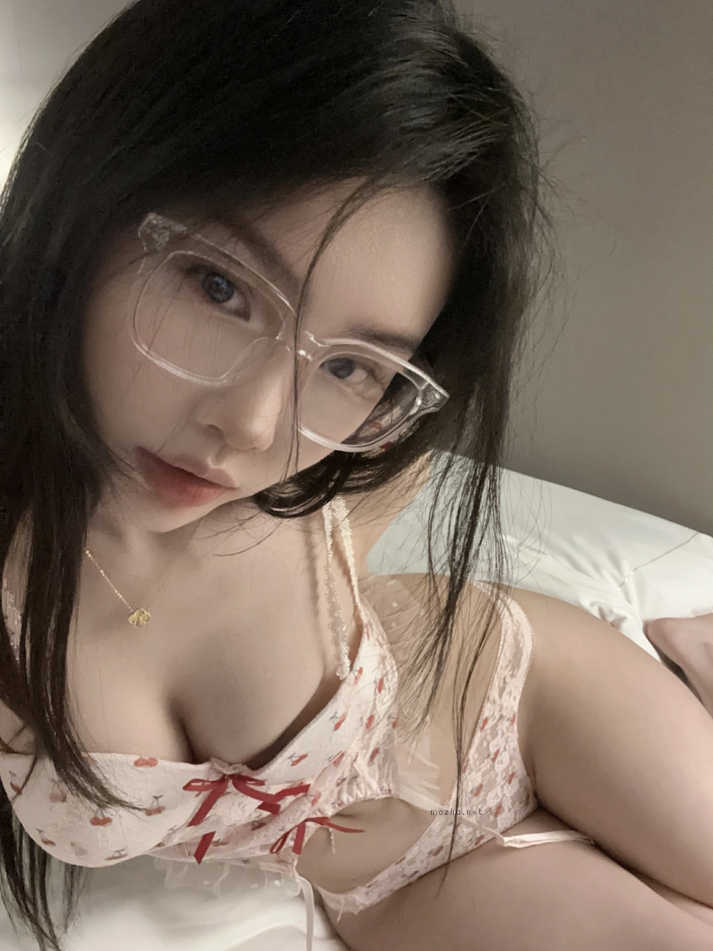 陈佩奇 – 碎花内衣【12P】